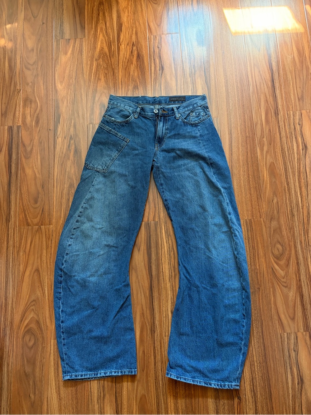 ZARA WOMAN COLLECTION JEANS LOW-RISE - RELAXED FIT - CURVED LEG